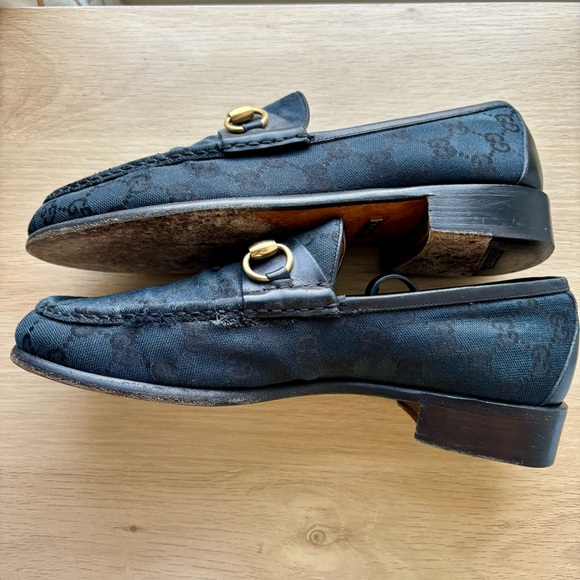 Gucci Men's Black Loafers with Gold Detailing - Picture 6 of 13